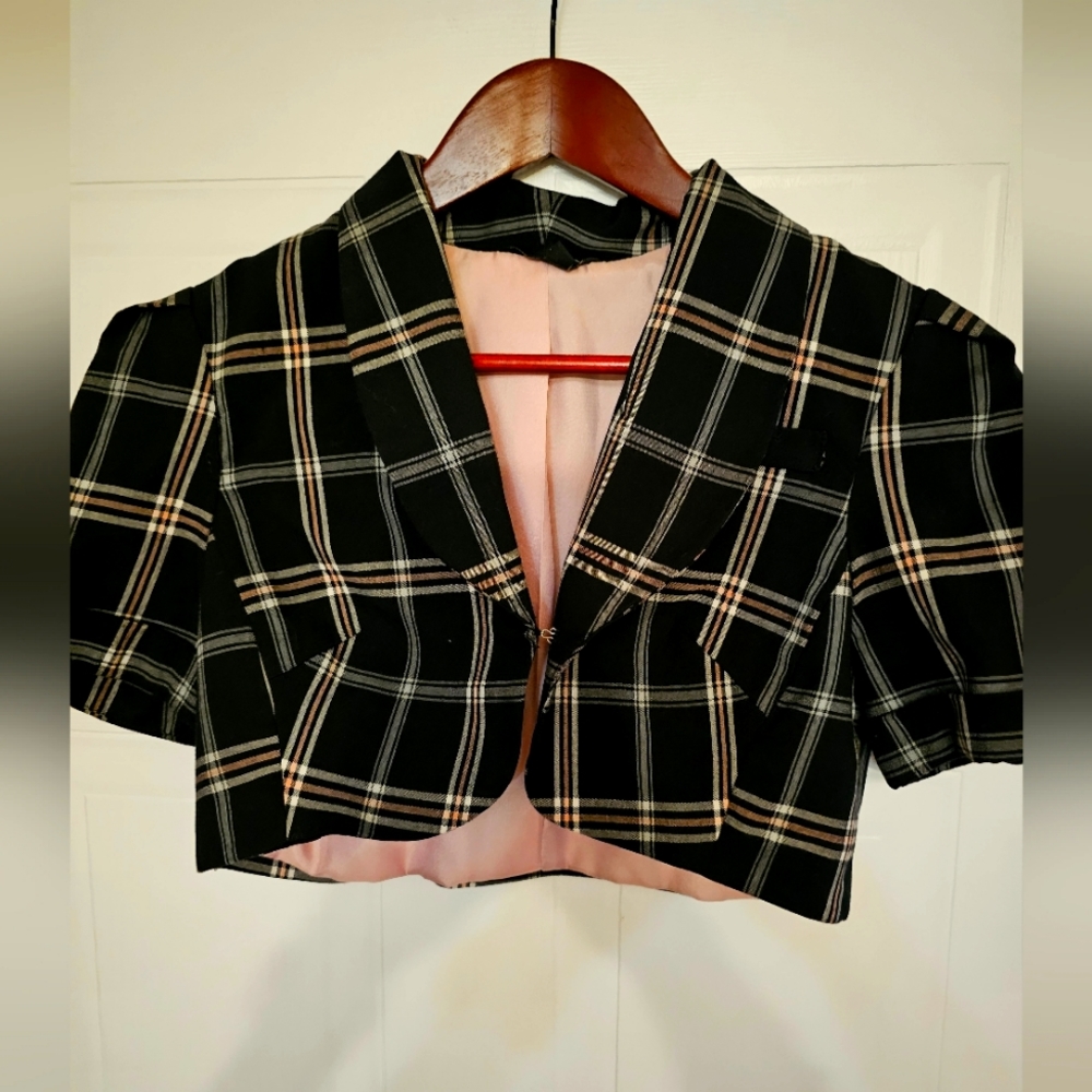 Cropped plaid top
